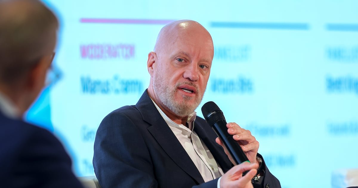 Futurist Warns AI Will Make Many UAE Banking Jobs Obsolete