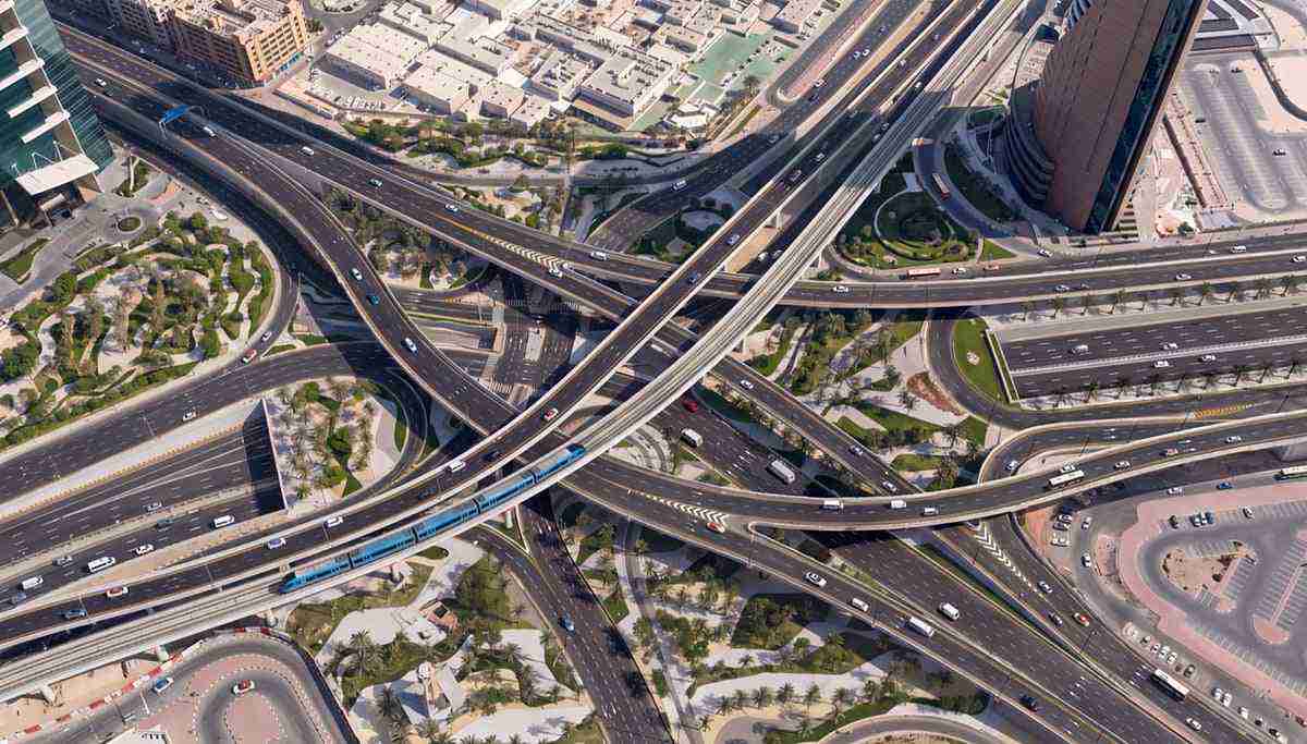 دبي تفتتح الجسر الأخير في مشروع تطوير دوار المركز التجاري العالمي